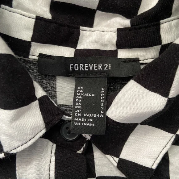 Forever 21 Women’s Checkered Button Up Shirt - Picture 3 of 4